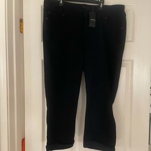 NWT Torrid black jegging rolled cuff crops.